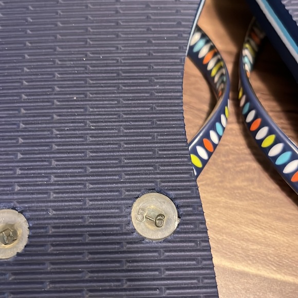 Vera Bradley chandelier garden flip flops size 5 - 6. NWOT - Picture 11 of 11